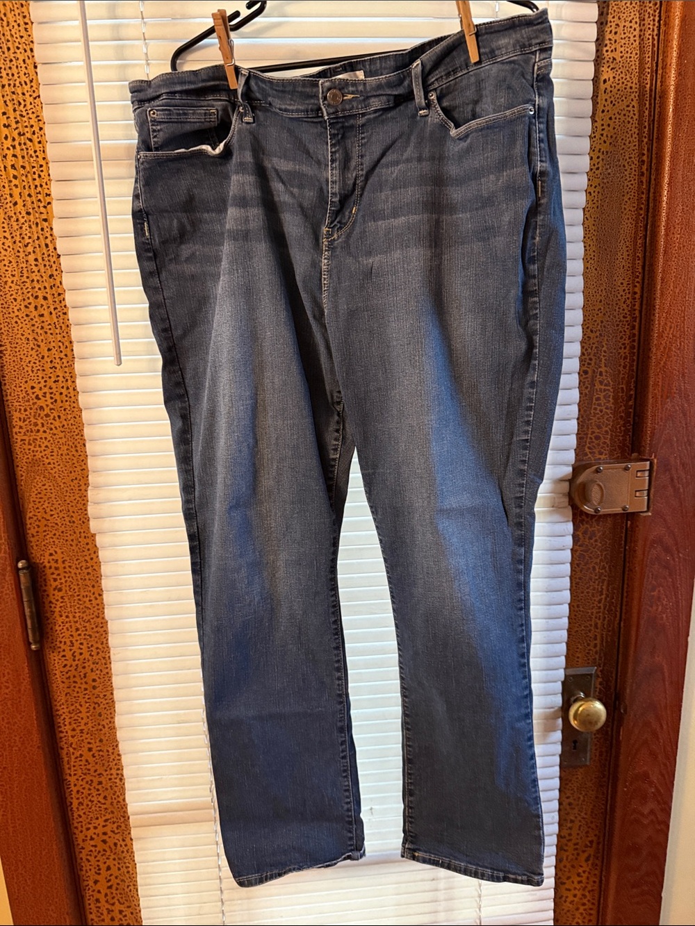 Women’s Levi Signature Dark Blue Straight-Leg Jeans